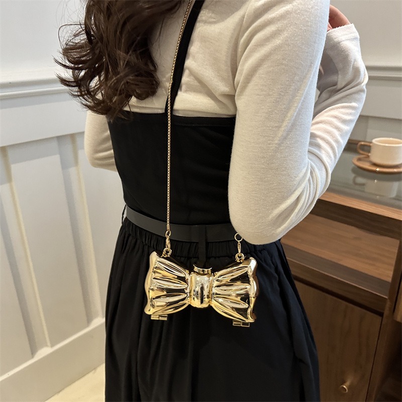 Glanzende gouden metalen strik - Luxury Bags Gold recensie en prijs