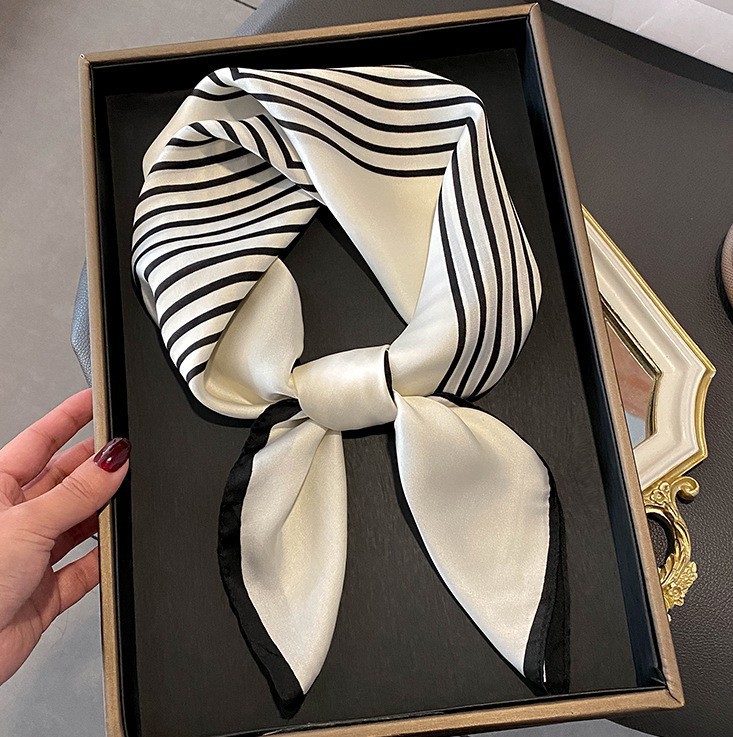 Luxe Mode Print 70*70 Cm Zijde - Luxury Bags Online recensie en prijs